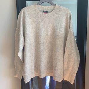 Vince Camuto • Center Seam Crewneck Sweater M